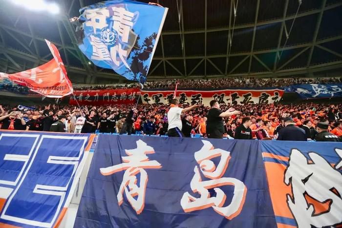 【双方首发及换人信息】罗马首发：1-帕特里西奥、23-曼奇尼、14-迭戈-略伦特、5-恩迪卡、43-拉斯穆斯-克里斯滕森、4-克里斯坦特、16-帕雷德斯、59-扎莱夫斯基、7-佩莱格里尼（85'' 52-博维）、21-迪巴拉（25'' 17-阿兹蒙）（62'' 92-沙拉维）、90-卢卡库罗马替补：99-斯维拉尔、63-波尔、2-卡尔斯多普、37-斯皮纳佐拉、20-桑谢斯、19-切利克、22-奥亚尔、60-帕加诺、61-皮西利、11-贝洛蒂佛罗伦萨首发：1-泰拉恰诺、33-卡约德（81'' 8-马克西姆-洛佩斯）、28-夸尔塔、16-卢卡-拉涅利、3-比拉吉、6-阿图尔、32-邓肯、5-博纳文图拉（72'' 7-索蒂尔）、11-伊科内（72'' 10-冈萨雷斯）、99-夸梅、18-恩佐拉佛罗伦萨替补：0-53-克里斯滕森、40-瓦努奇、4-米伦科维奇、65-帕里西、26-米纳、70-皮耶罗齐、77-布雷卡洛、72-巴拉克、19-因凡蒂诺、38-曼德拉戈拉、9-贝尔特兰